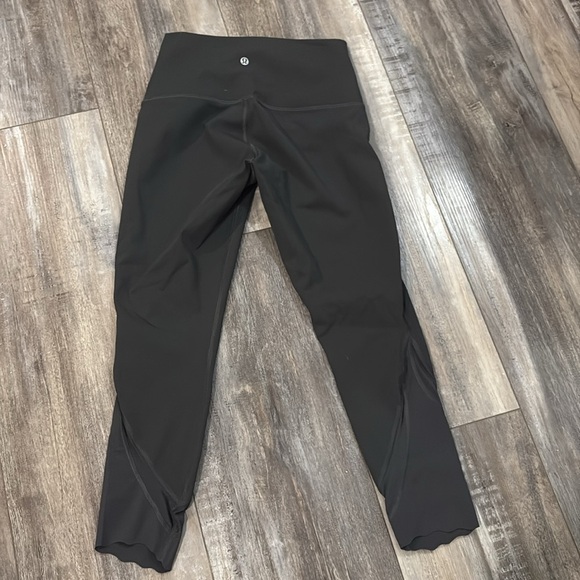 Lululemon Wunder Under Crop Scallop Gray Leggings size 6 - Picture 6 of 10